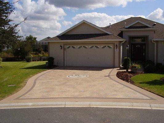 Make a lasting first impression with a breathtaking concrete driveway. CALL (323) 319-5230 for decorative concrete inquiries and free quote!