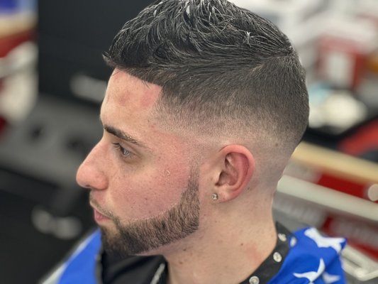 finelinesbarbershopnh.com