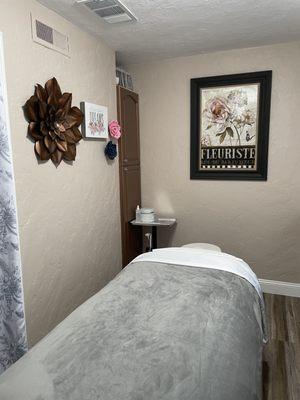 Lovely treatment room with a gray comfy and cozy blanket.