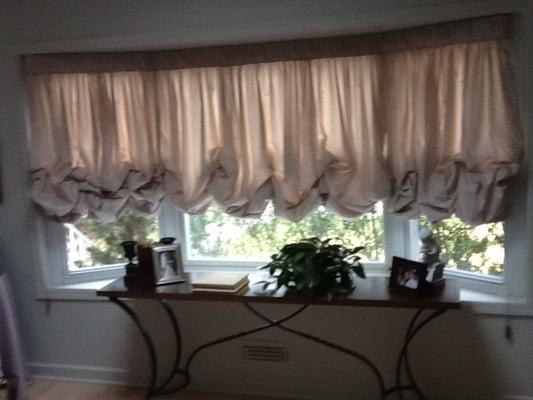 These are stirred ballon shades In a bay window, everlasting as they are 22 years old.