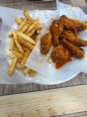 Good food, great service! wings and sauce were both good and seemed well sourced. ranch needs to be changed it's mid.