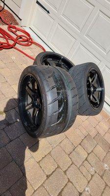 325 30 20 r888r and 20x12 Advan GT