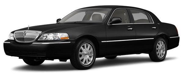 P & P Limousine Service's fleet includes luxury sedans. Our sedans are all late-model Lincolns and accommodate up to three passengers