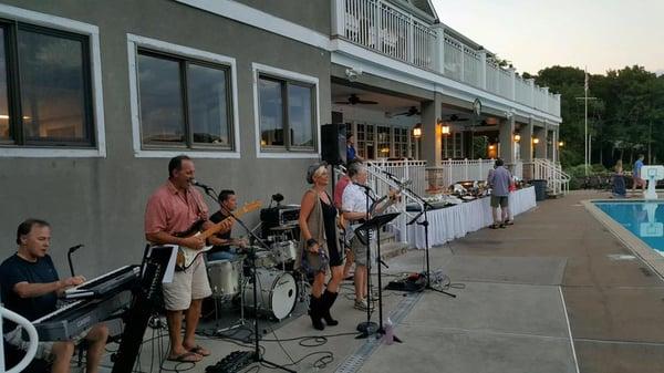 pool/lake-side live entertainment