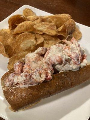 Lobster Roll mayo style with house made chips