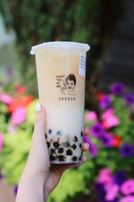 Osmanthus jasmine milk tea | (ig: @alisa.eats.food)