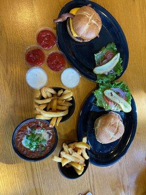 Bacon cheeseburger, cheeseburger, fries, and beef chili