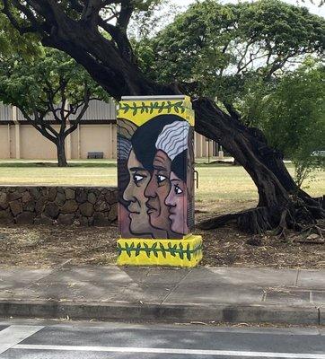 Beautiful picture of Kupuna on electrical box outside of Waianae District Park.