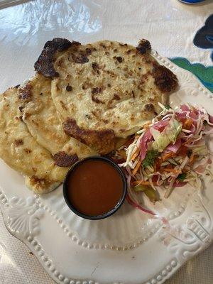 Pupusa - cheese and mixta