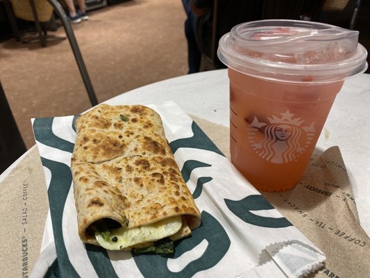 Egg white and spinach wrap with a strawberry açaí lemonade