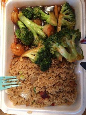 Lunch special shrimp with broccoli. Not worth it