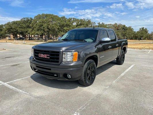 2011 GMC Sierra SLT Package 
5.3L 4WD Flex Fuel
Clean Title/ 2 Owner CarFax
Leather Loaded/ Heated Seats/ SunRoof