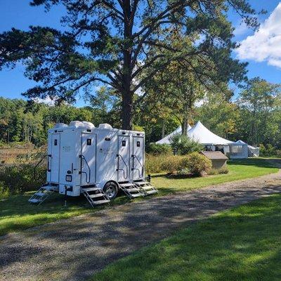 Porta Lisa - 4 Restroom Trailer