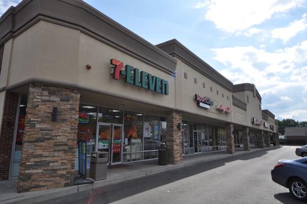 Garwood Plaza - 7-11, Sport Clips, Angel Tips & Saladworks