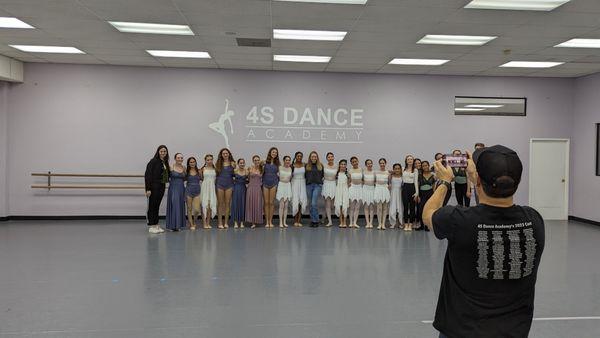 Studio - Eleve Presentation - 4SDA has several ad-hoc presentations for the pre-pro ballet students  and hosts these in their main studio