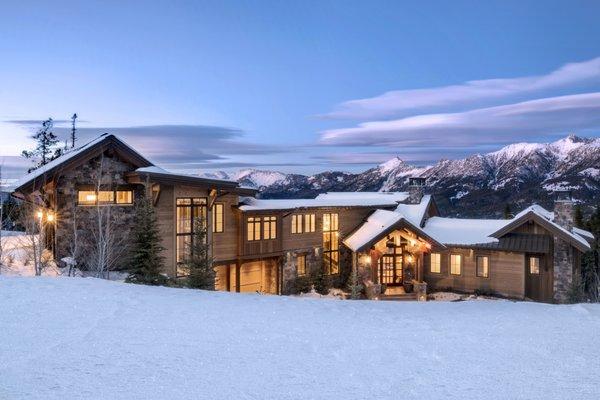 This Big Sky retreat perfectly combines finishes and landscape to create a stunning luxury mountain home.