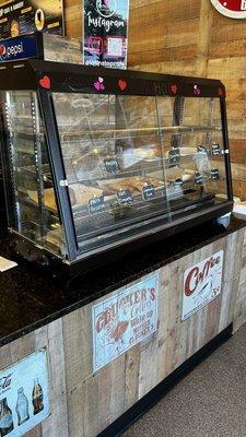 Counter with glass display for empanadas, papas rellenas, tequeños, cachorros and other bits