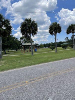 Road between Mobile Bay and the water