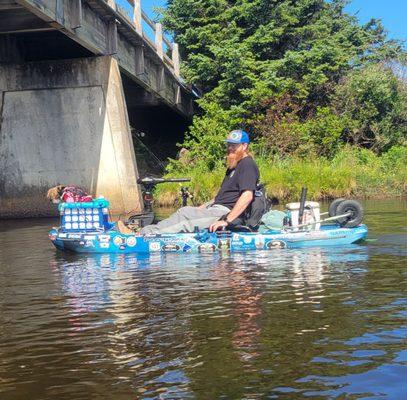 Oregon Coast Kayak Connection owner, Scotty and his dog, Pet Peeve.