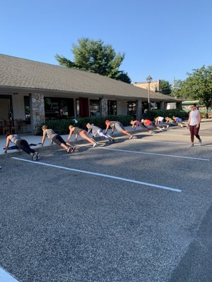 Devon coaching her Outdoor Workout class!