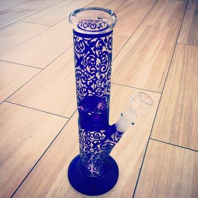 12" straight water pipe with a beautiful symmetric pattern!