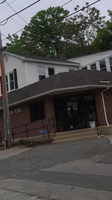 Liquor Plus of Upton -- 125 Main Street / Route 140, Upton          Exterior