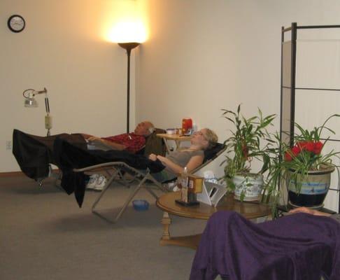 Patients enjoying an acu-nap at Community Acupuncture Albuquerque