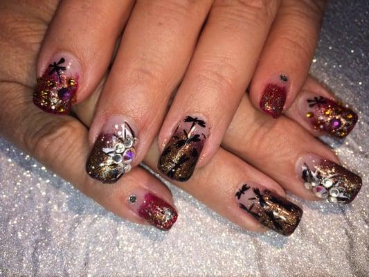 What BEAUTIFUL, fun and creative nails Lisa did!  She is an amazing artist.