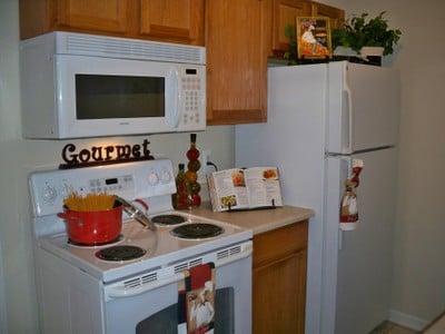 full sized appliances. Oak Cabinetry