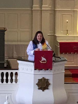 Pastor Jessica Naulty at the Sanctuary Service