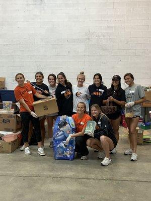 Campbell University students volunteering