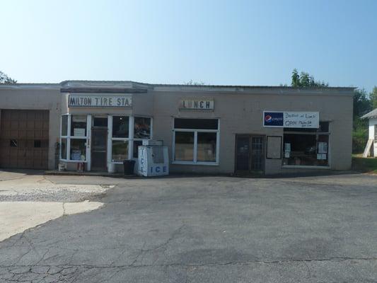 Get your oil changed and have some fried chicken while you wait.