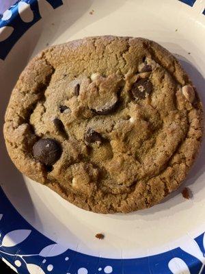 Chocolate chip cookie