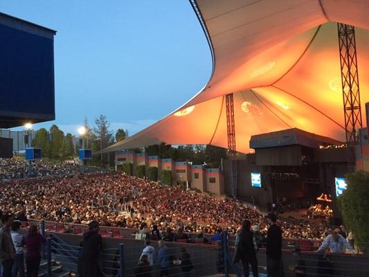 As day turns to dusk the Bridge School Benefit Concert carries on (start to finish = 8 hours).