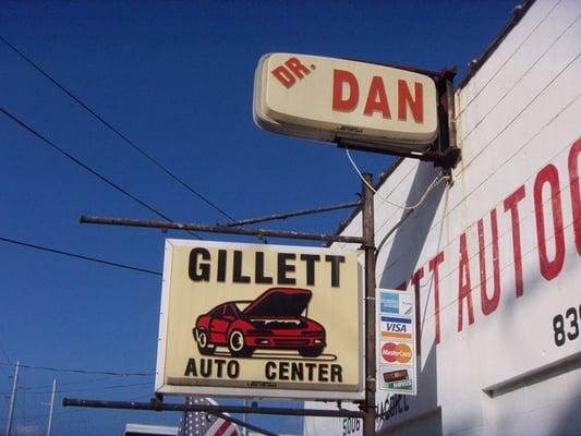 Gillett's Auto Center