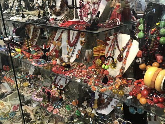 SO MUCH vintage and antique jewelry!