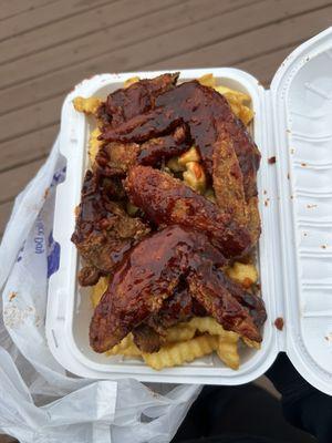 Supposed to be their "honey bbq wings" this isn't even honey bbq sauce ,I repeated my order 5x to them‍