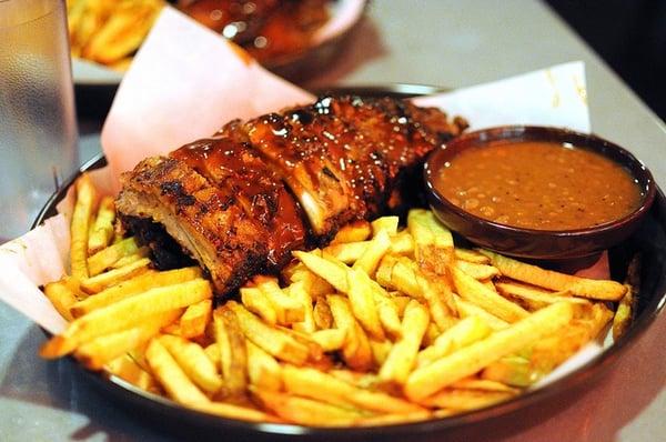 A nice Caribbean restaurant that serve bbq pork ribs So good