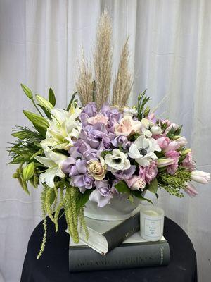 Beautiful classy arrangement.