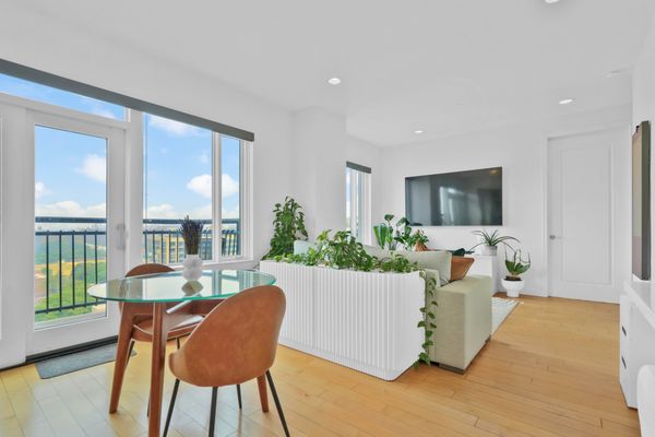 High end condo for sale in Downtown Brooklyn! Outdoor Space with NYC Views!