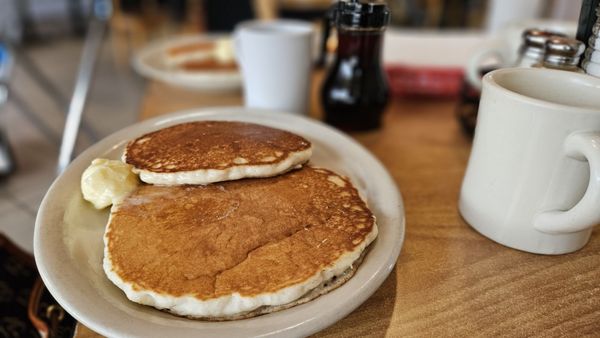 Short stack???? And that batter......is DEFINITELY NOT IHOP!!!!!