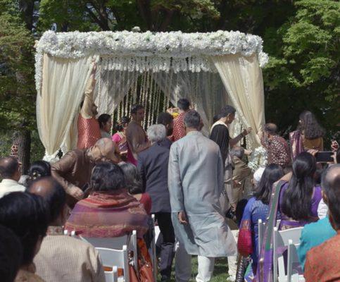 Guests running up to hold the mandap upright. This is how about 6 guests stood for the remainder of the wedding