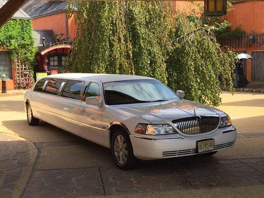 Lincoln Super Stretch Limousine 8 passenger