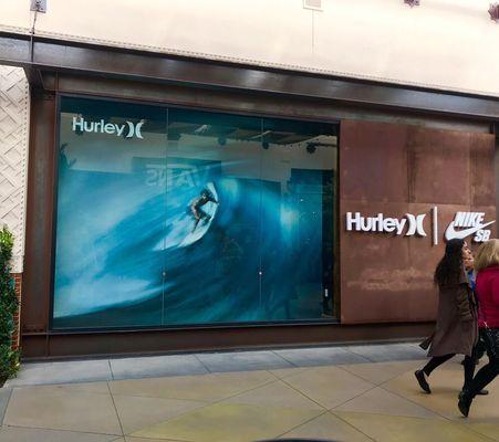 Hurley NikeSB @ IRVINE SPECTRUM CENTER, Irvine, CA!  Wonderful Outdoor Shopping!  (Thanksgiving Weekend 2018)