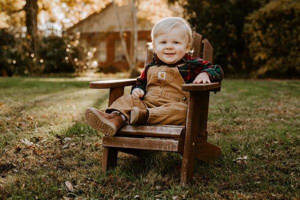 1 year photos are always so fun and memorable! We love incorporating adorable chairs into our sessions as well.