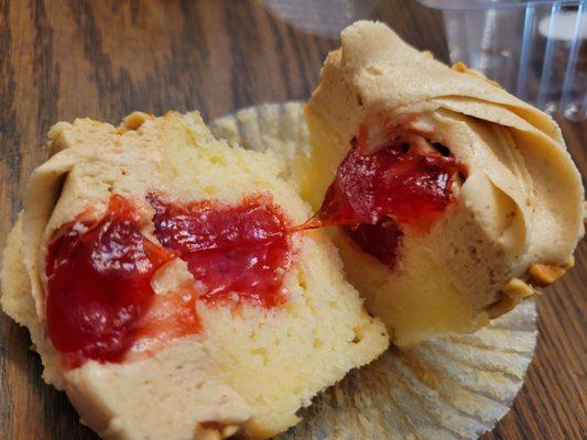 PEANUT BUTTER AND JELLY CUPCAKES!!!