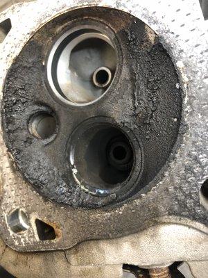 Carbon packed cylinder head