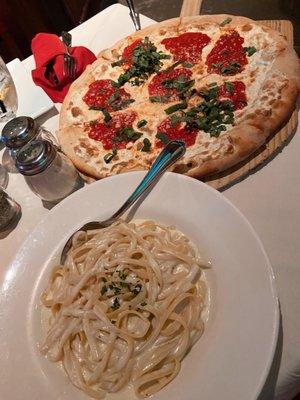 Alfredo and a margarita pizza