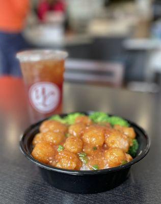 Slippery Shrimp (Bowl) with an Iced Oolong Tea