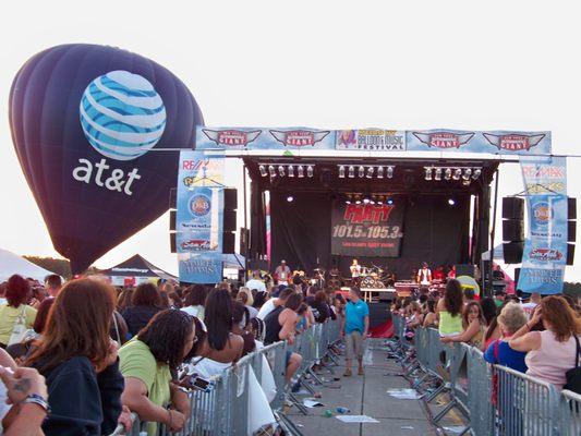 The AT&T Balloon behind the stage!